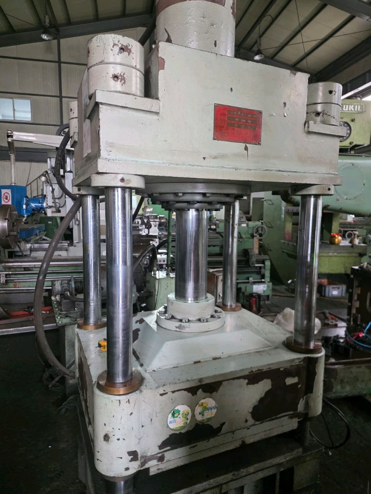 특A급. 산업 현장에서 유용하게 사용되는 유압 프레스80톤 사주식 소개합니다 이미지