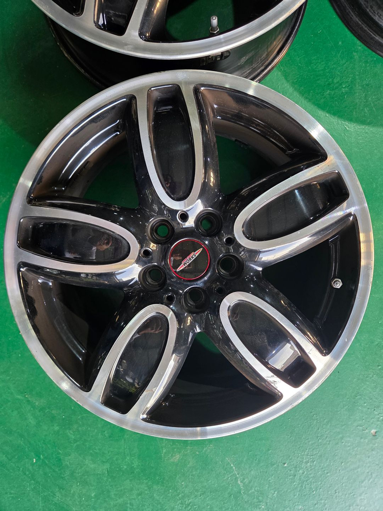 미니쿠퍼 JCW 18인치 휠 4개 (TPMS 센서 포함) 이미지