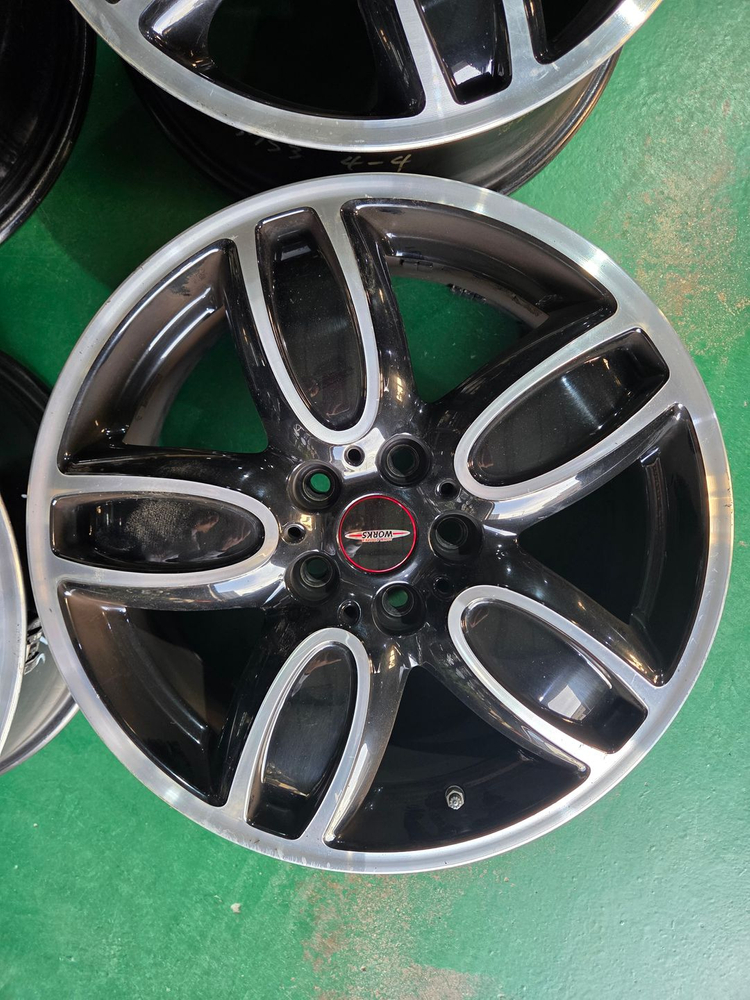 미니쿠퍼 JCW 18인치 휠 4개 (TPMS 센서 포함) 이미지