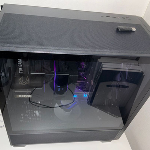 7800X3D, RTX5070 고성능 게이밍 컴퓨터 판매해요. 이미지