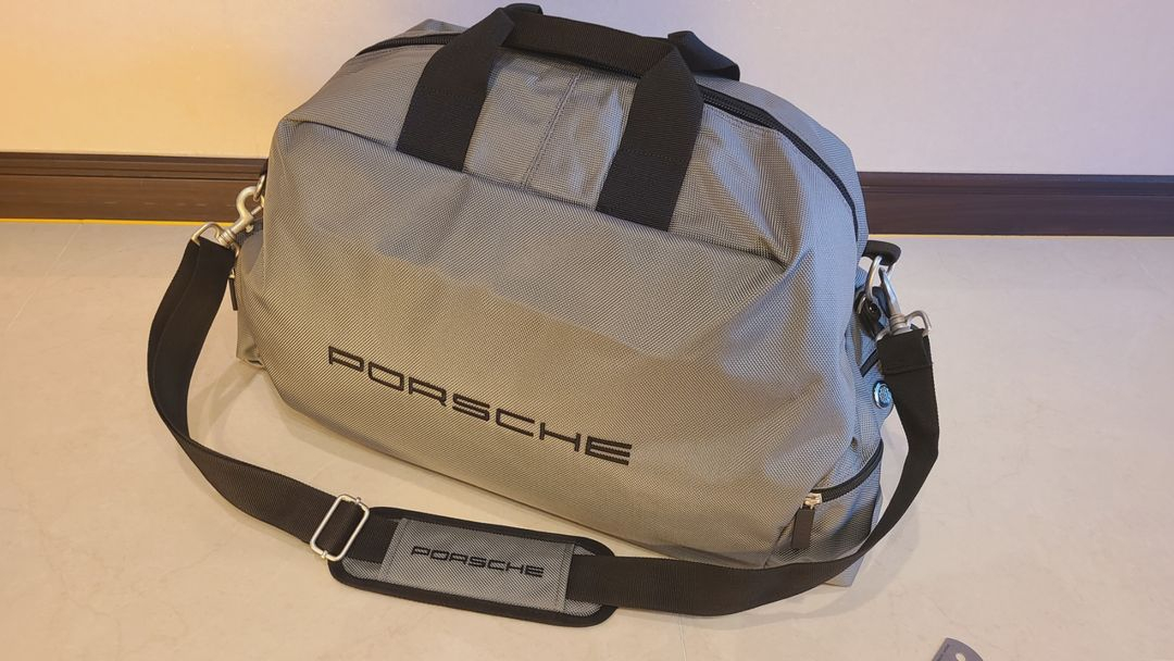 (신품)포르쉐 회색 골프 보스턴백 여행용 헬스장 가방 이미지