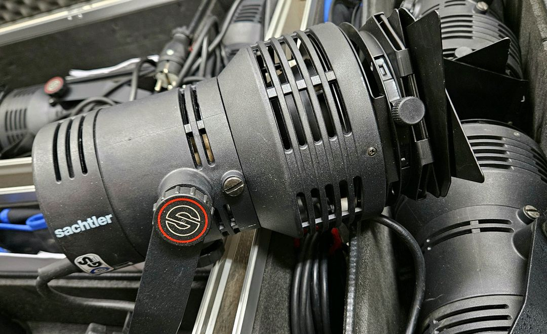 sachtler 셔틀러 650HS 텅스텐조명 무대조명 이미지