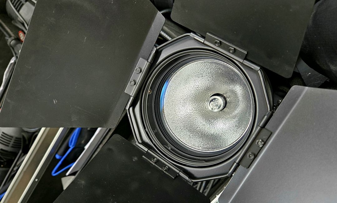 sachtler 셔틀러 650HS 텅스텐조명 무대조명 이미지