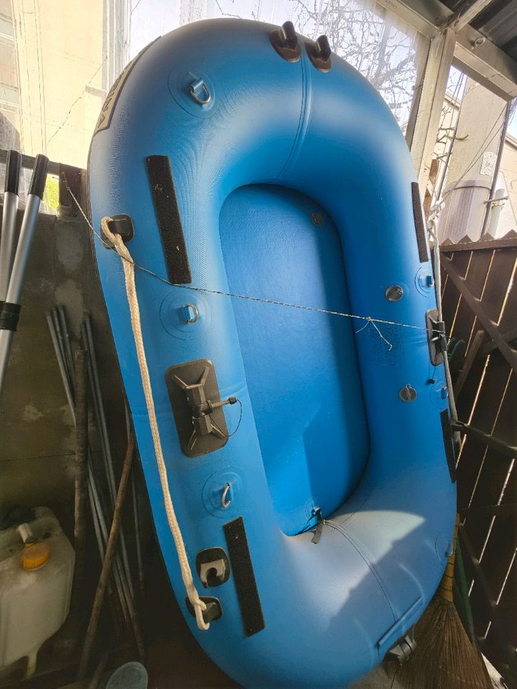 쏘가리 낚시용 고무보트 이미지