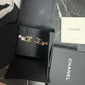 샤넬 CC 로고 큐빅 귀걸이 이미지