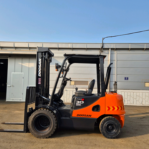 일제 신코 2톤 좌식 3단마스트 전동중고지게차 이미지