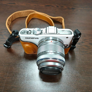 올림푸스 E-PL3 바디 + 부품용 14-42mm 렌즈