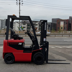 일본 닛산 1.5톤 2단 3M 좌식 전동지게차 이미지