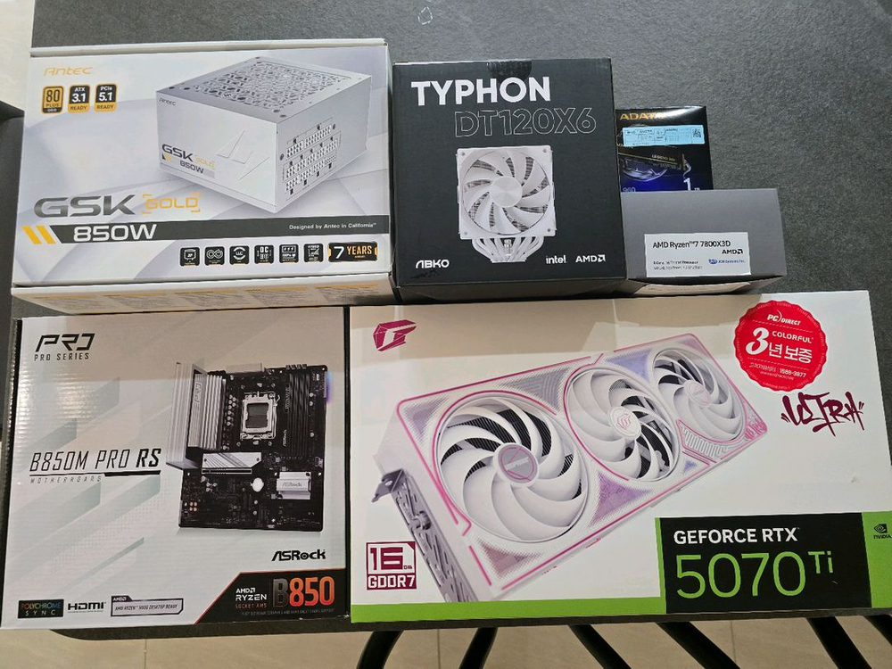 라이젠 7800x3D/ RTX5070ti 화이트 감성 게이밍 본체 팝니다. 이미지