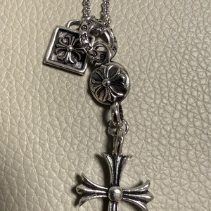 크 십자가 목걸이 이미지