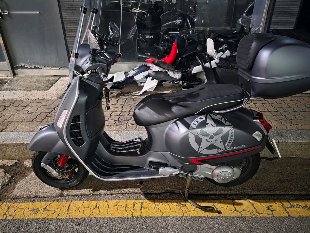 베스파GTS300 슈퍼스포츠 아크라포빅 이미지