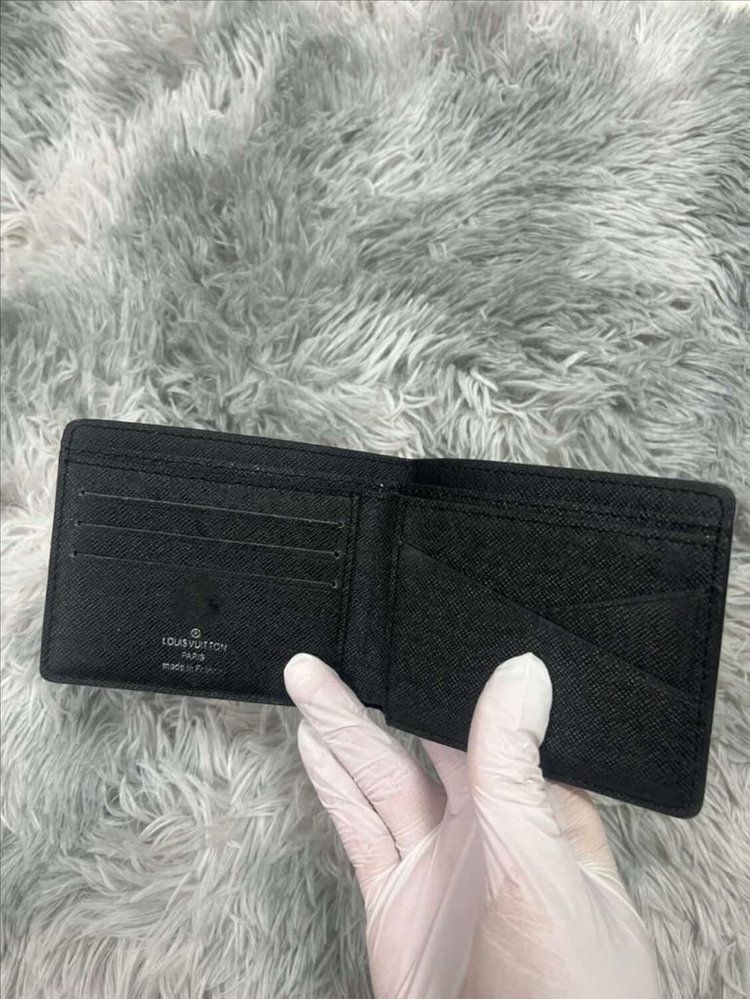 루이비통 모노그램 이클립스 반지갑 이미지