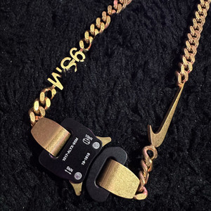 알릭스 나이키 히어로 체인 목걸이 골드모델 이미지