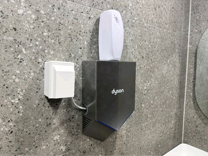 다이슨 에어블레이드 V 핸드드라이어 이미지