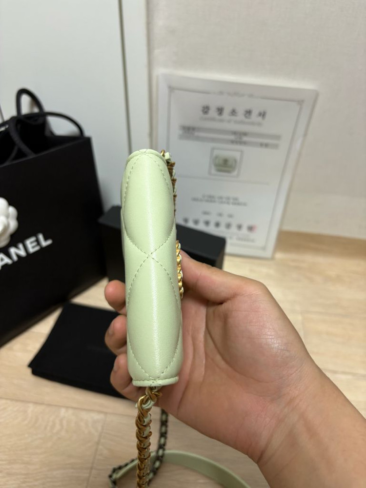 (새상품급, 풀구성) 샤넬 19 램스킨 미니 플랩 크로스백 이미지