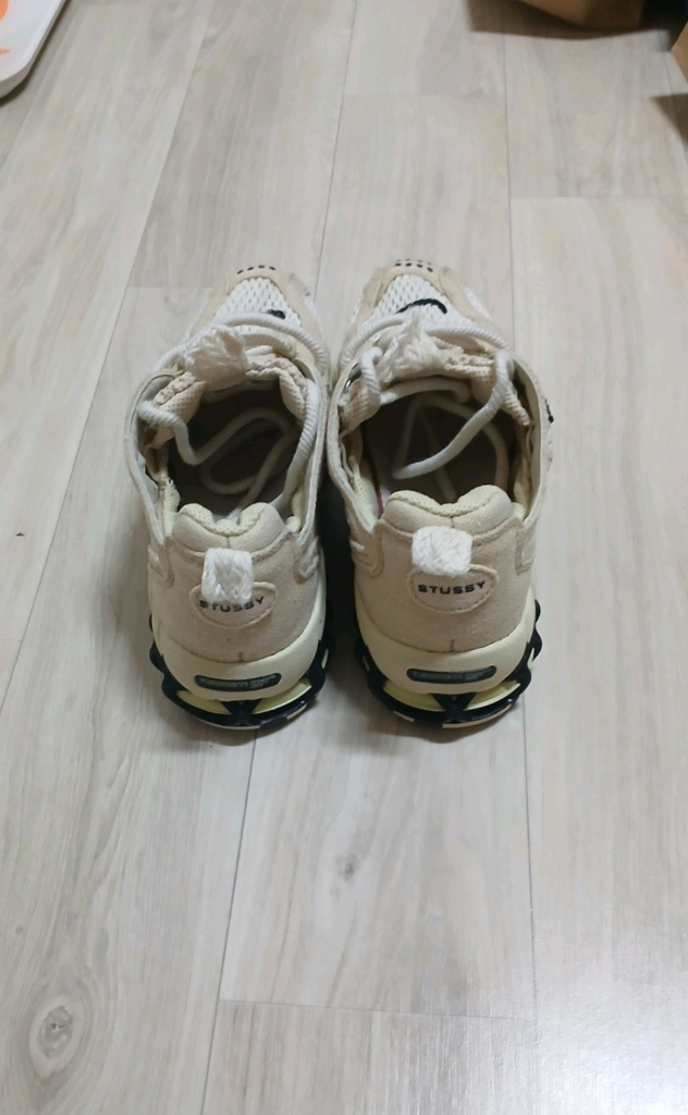 여성신발 나이키 에어 스투시 운동화 이미지