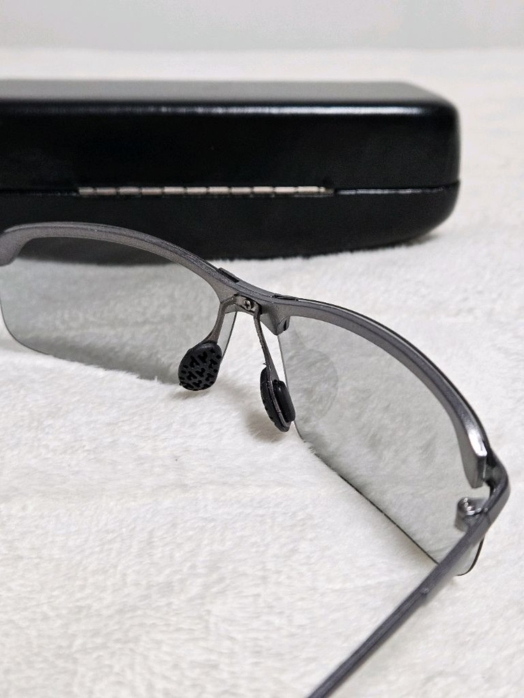 (새것) 투명 뿔태 변광렌즈 선글라스 광변색 실내&실외 착용가능 자외선차단 눈보호 스포츠 런닝고글 이미지