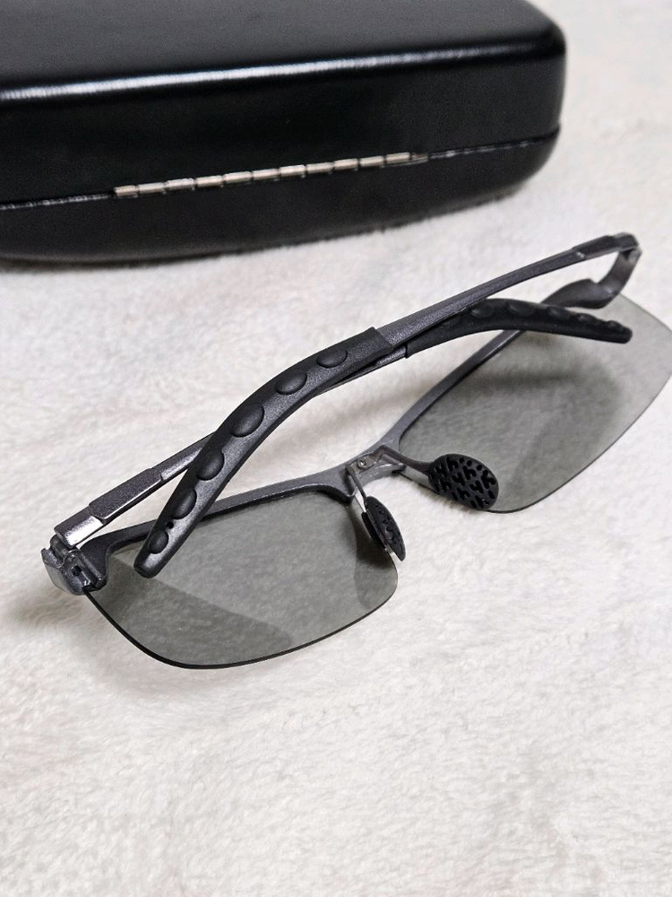 (새것) 투명 뿔태 변광렌즈 선글라스 광변색 실내&실외 착용가능 자외선차단 눈보호 스포츠 런닝고글 이미지