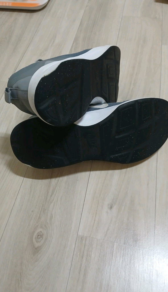 나이키 운동화 남녀공용 이미지