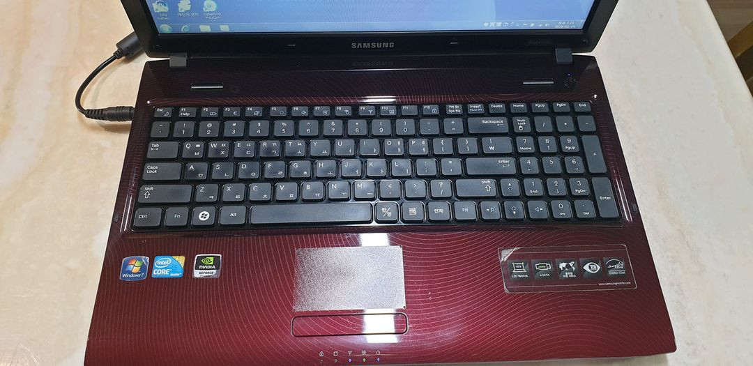 삼성 SENS R580 노트북 버건디 이미지