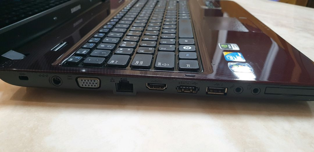 삼성 SENS R580 노트북 버건디 이미지