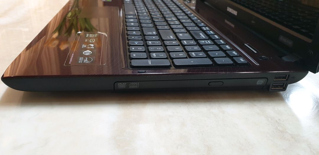 삼성 SENS R580 노트북 버건디 이미지