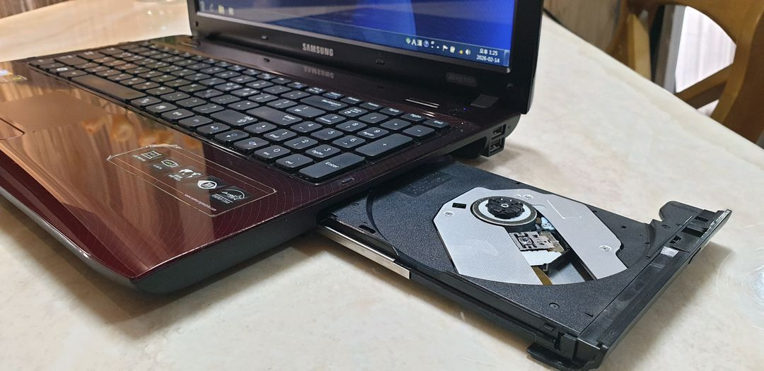 삼성 SENS R580 노트북 버건디 이미지