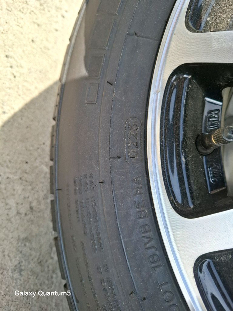 1957015 195/70R15 한국타이어 RA08 8P 신품 정품 팝니다 포터2앞타이어 이미지