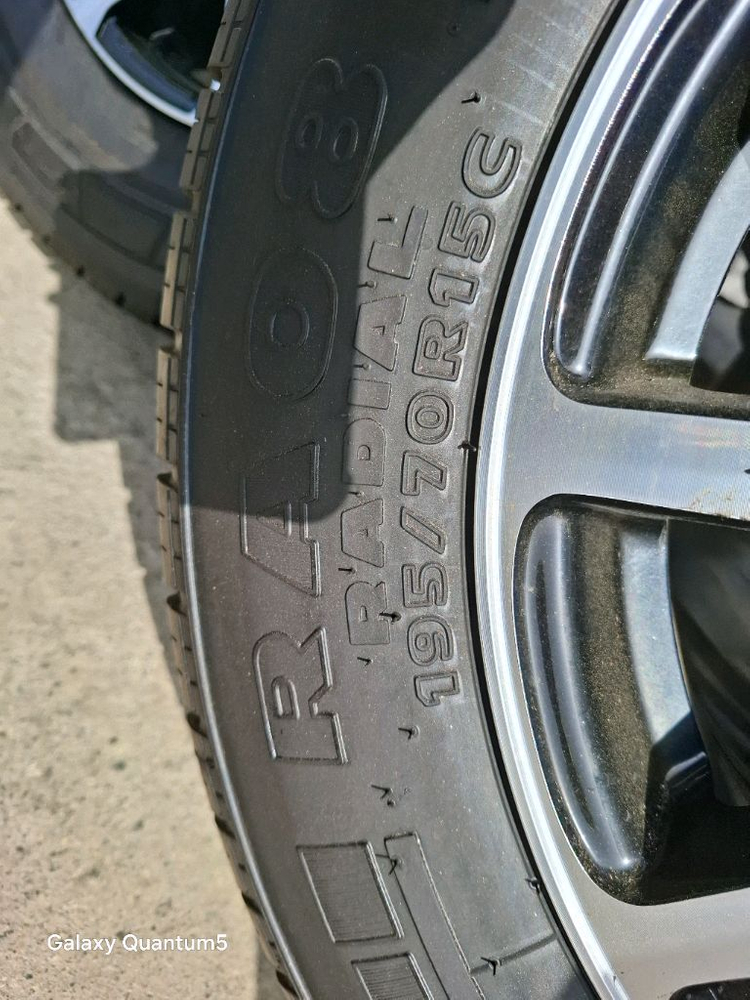 1957015 195/70R15 한국타이어 RA08 8P 신품 정품 팝니다 포터2앞타이어 이미지