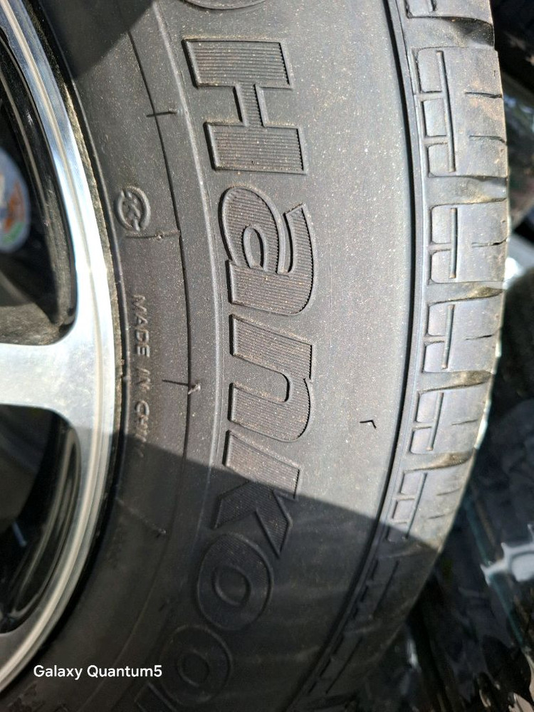 1957015 195/70R15 한국타이어 RA08 8P 신품 정품 팝니다 포터2앞타이어 이미지