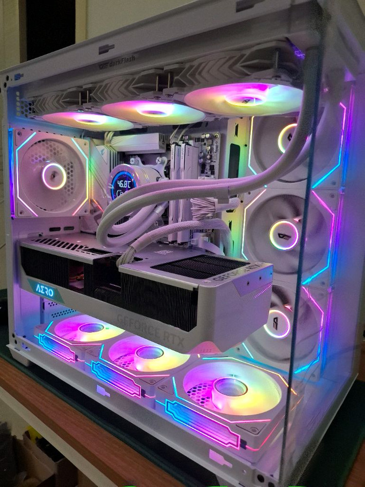 9800X3D,4080s , 64g , 2T 하이엔드 반본체 이미지