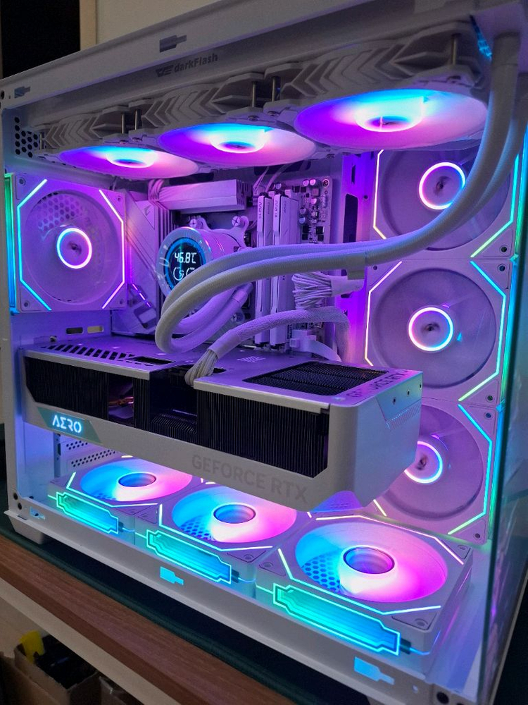 9800X3D,4080s , 64g , 2T 하이엔드 반본체 이미지