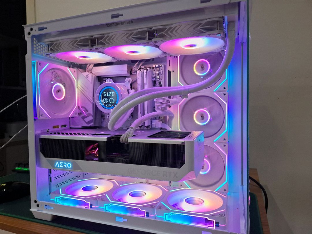 9800X3D,4080s , 64g , 2T 하이엔드 반본체 이미지