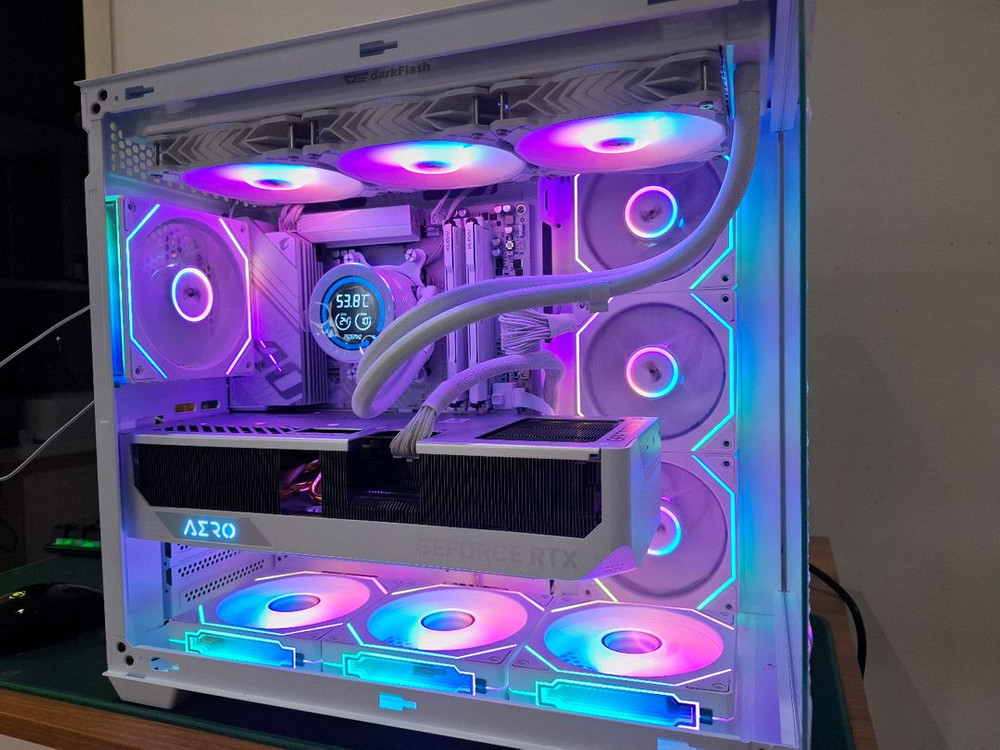 9800X3D,4080s , 64g , 2T 하이엔드 반본체 이미지