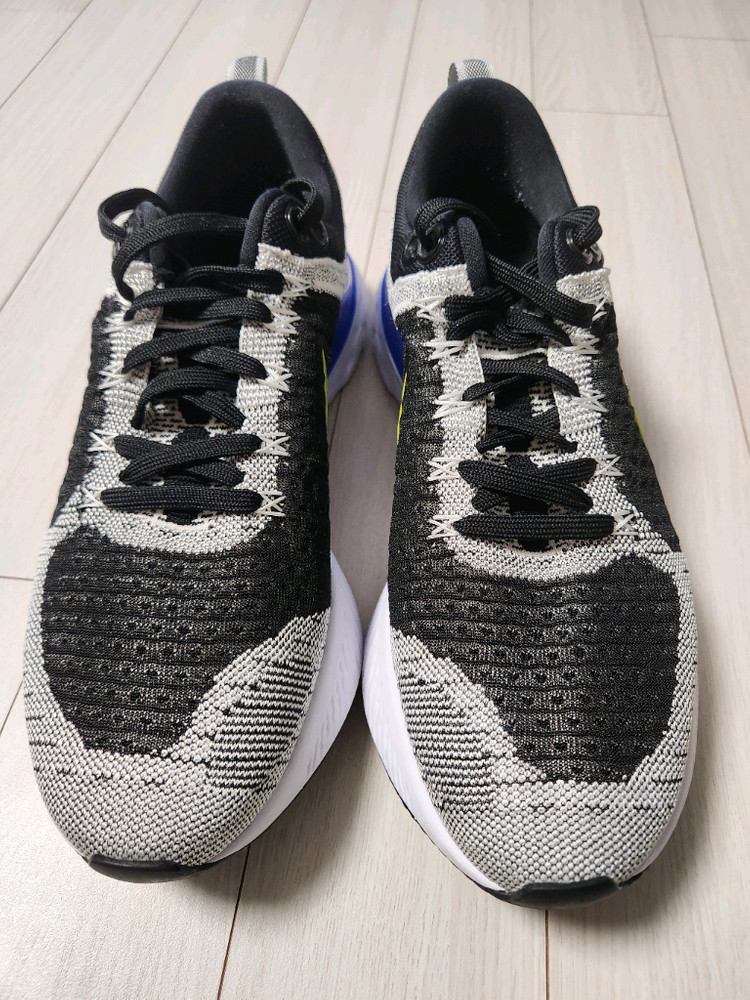 나이키 운동화 리액트 인피니티 런 플라이니트 2 사이버 레이서 블루 러닝화 사이즈 280헬스장에서만 신어서 깨끗해요 이미지