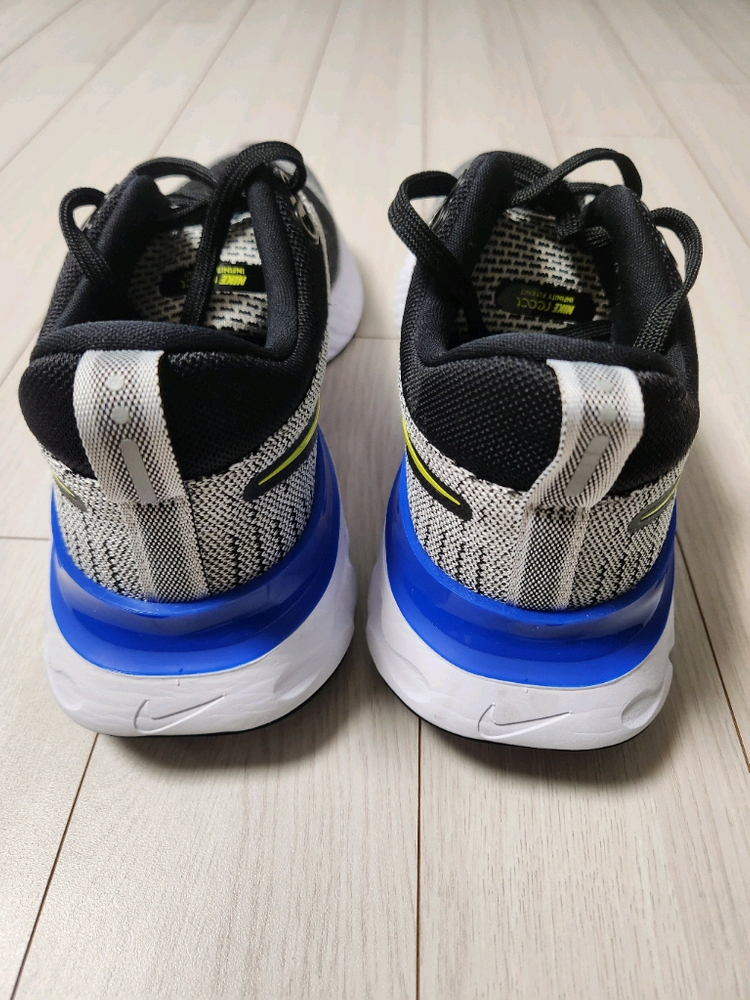 나이키 운동화 리액트 인피니티 런 플라이니트 2 사이버 레이서 블루 러닝화 사이즈 280헬스장에서만 신어서 깨끗해요 이미지
