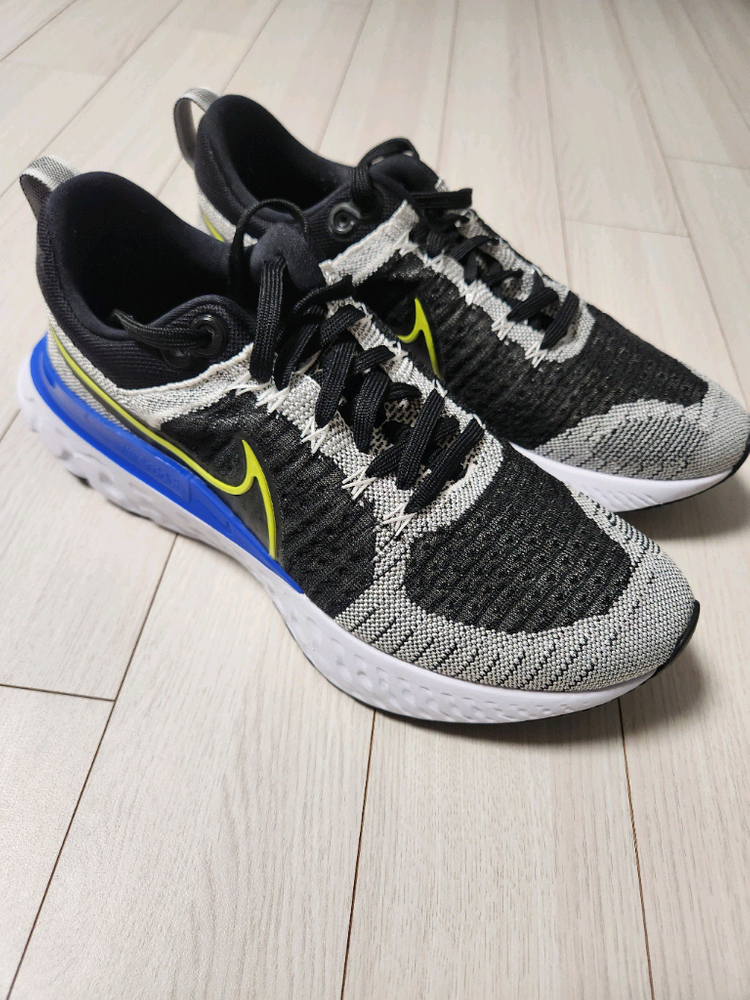 나이키 운동화 리액트 인피니티 런 플라이니트 2 사이버 레이서 블루 러닝화 사이즈 280헬스장에서만 신어서 깨끗해요 이미지