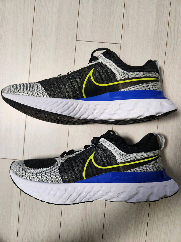 나이키 운동화 리액트 인피니티 런 플라이니트 2 사이버 레이서 블루 러닝화 사이즈 280헬스장에서만 신어서 깨끗해요 이미지