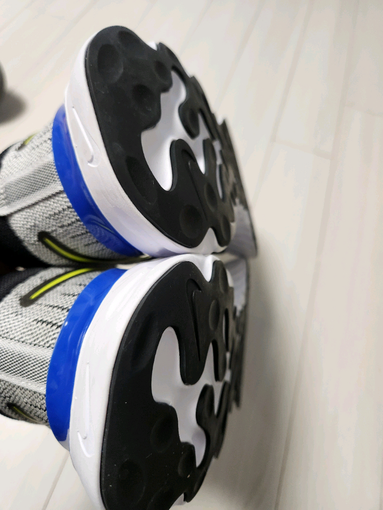 나이키 운동화 리액트 인피니티 런 플라이니트 2 사이버 레이서 블루 러닝화 사이즈 280헬스장에서만 신어서 깨끗해요 이미지