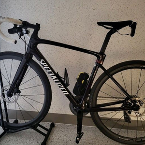 스페셜라이즈드 루베 콤프 스램 라이벌 무선 구동계 + clx 알피니스트 휠셋 이미지