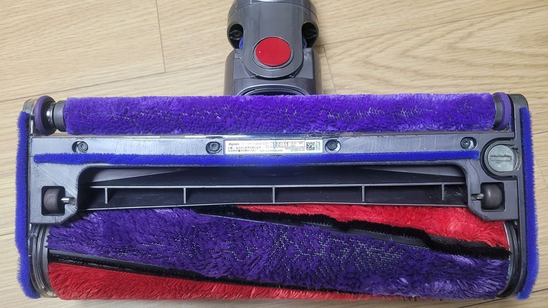 깨끗하게 세척한 다이슨 무선 청소기 V10 풀세트(43분 연속동작) 이미지