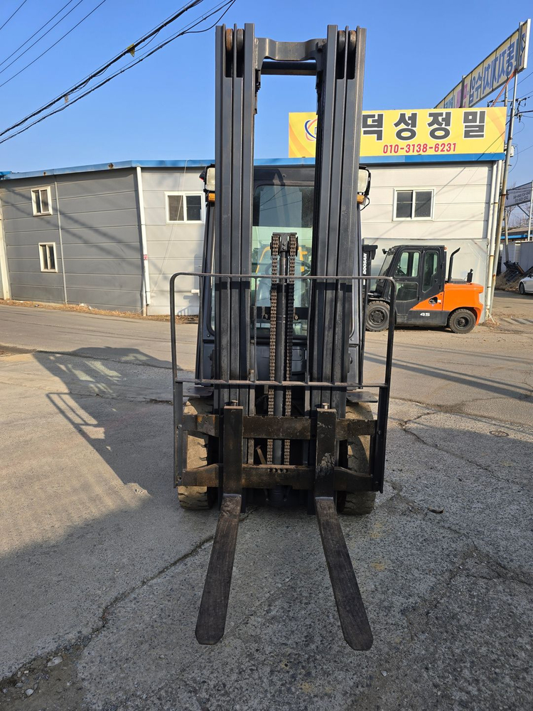 2.5톤 지게차 3단 LPG지게차 두산 차량상태좋음 이미지