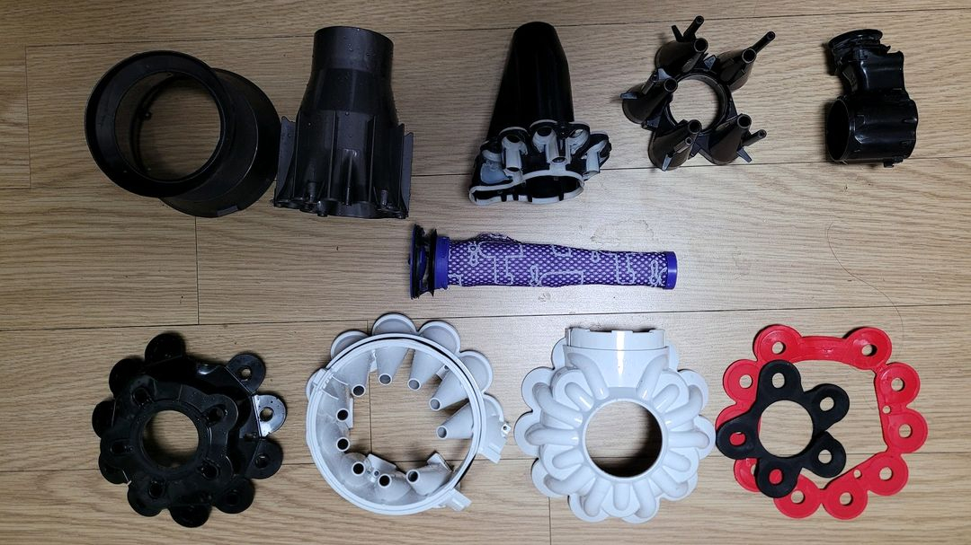 깨끗하게 세척한 다이슨 V6 무선 청소기 본체(방전) 이미지