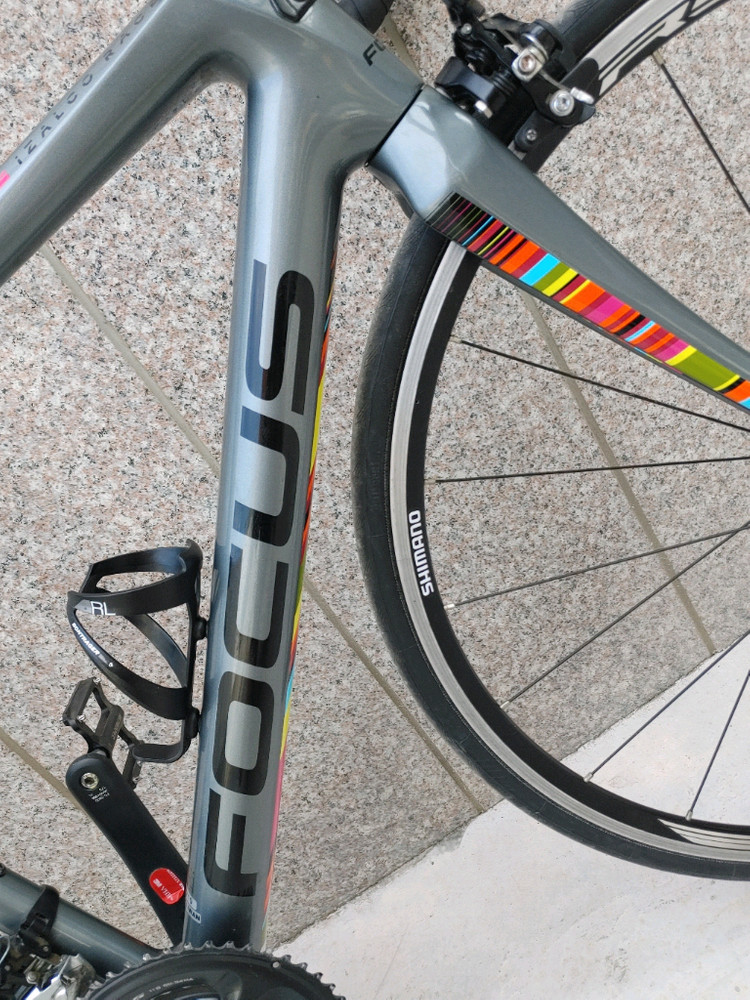 상태좋은 18년 포커스 이자르코 레이스 풀 105 카본 로드자전거 s사이즈 팔아요. 이미지