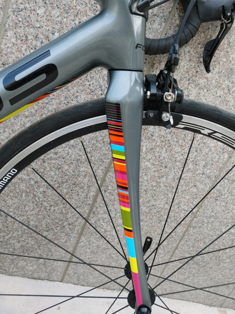 상태좋은 18년 포커스 이자르코 레이스 풀 105 카본 로드자전거 s사이즈 팔아요. 이미지