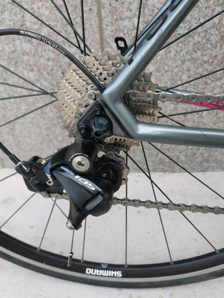 상태좋은 18년 포커스 이자르코 레이스 풀 105 카본 로드자전거 s사이즈 팔아요. 이미지