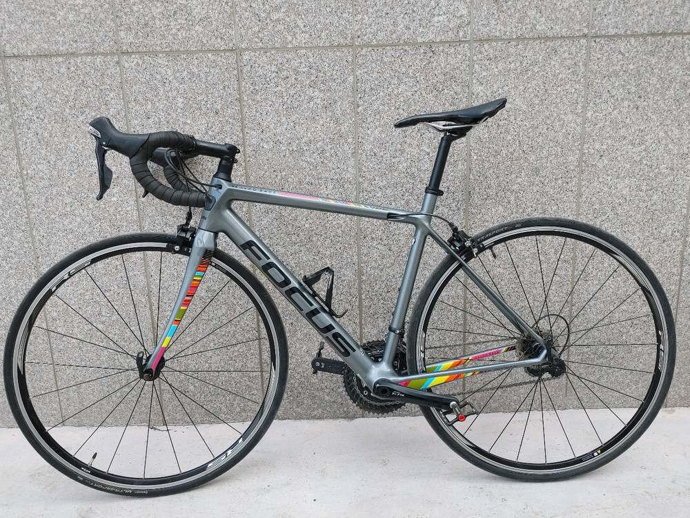 상태좋은 18년 포커스 이자르코 레이스 풀 105 카본 로드자전거 s사이즈 팔아요. 이미지