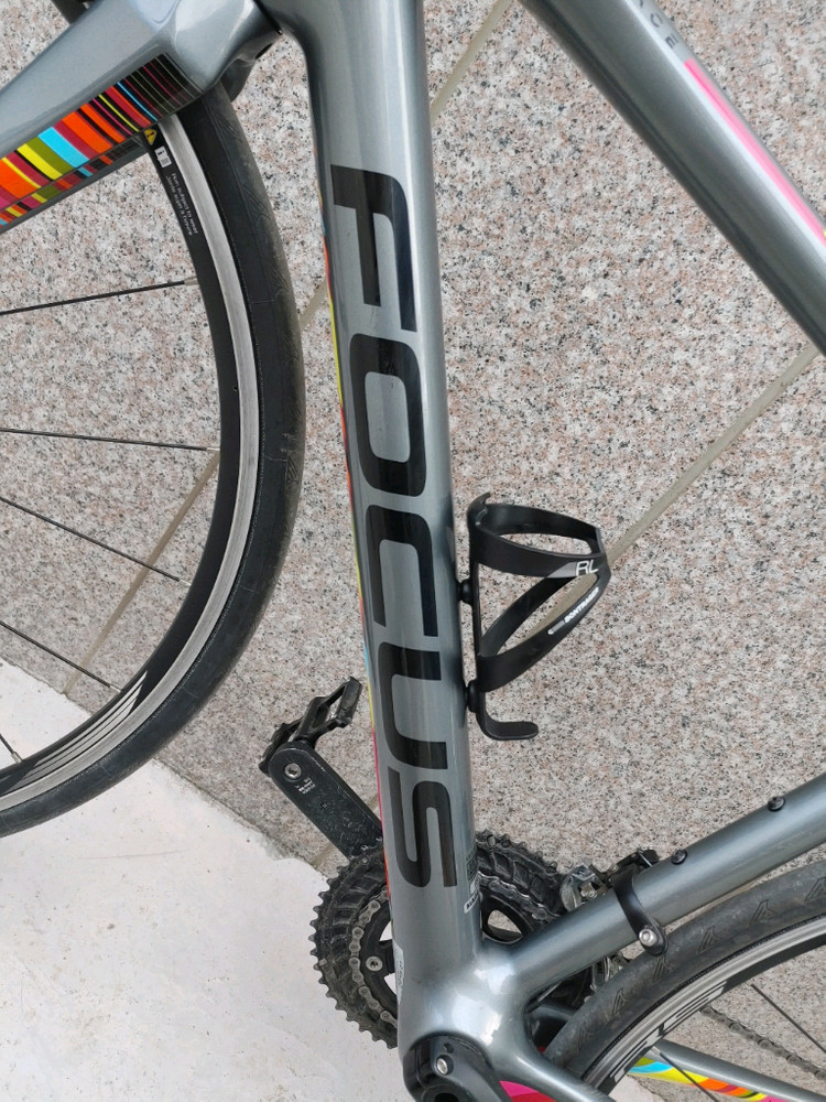 상태좋은 18년 포커스 이자르코 레이스 풀 105 카본 로드자전거 s사이즈 팔아요. 이미지