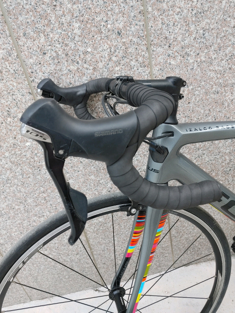 상태좋은 18년 포커스 이자르코 레이스 풀 105 카본 로드자전거 s사이즈 팔아요. 이미지