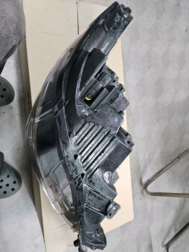 쉐보레 스파크 20연식 중고 운전석 헤드라이트(부품번호 42728053) 이미지